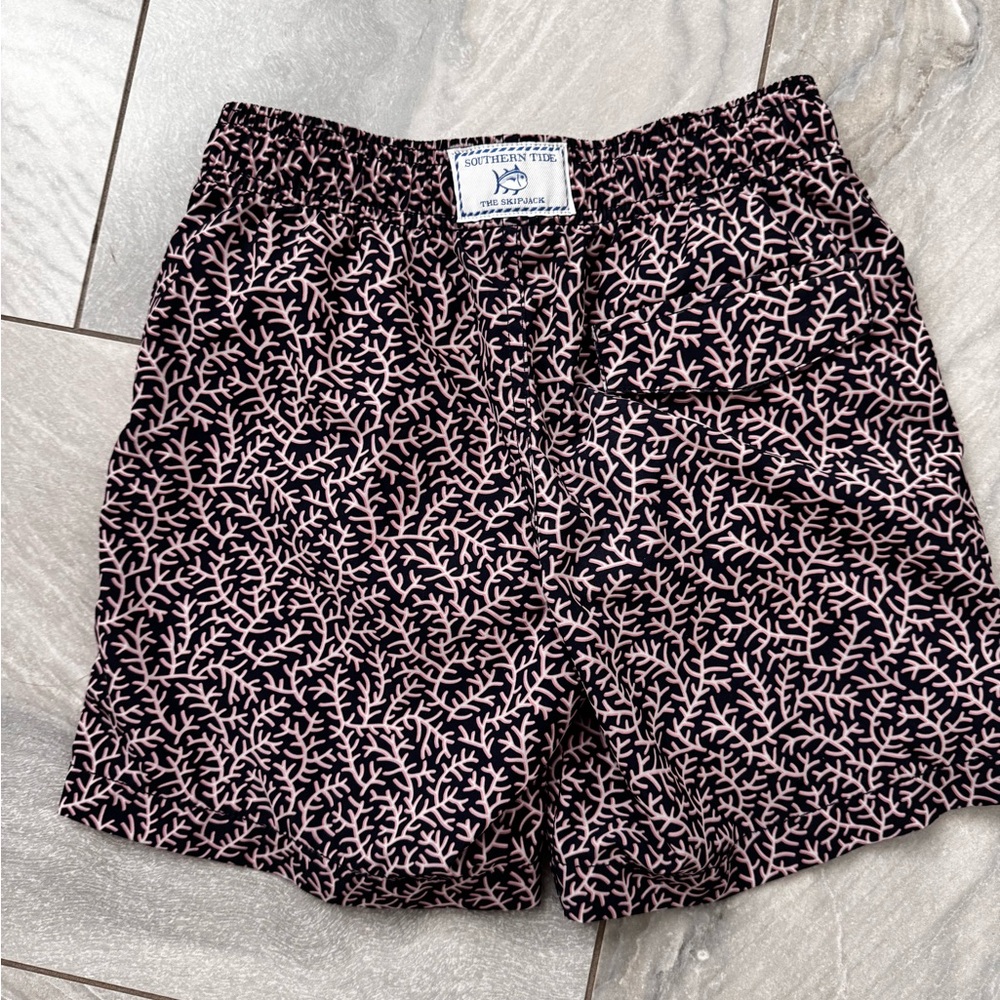 Southern Tide Coral and Navy swim shorts size 6/7
